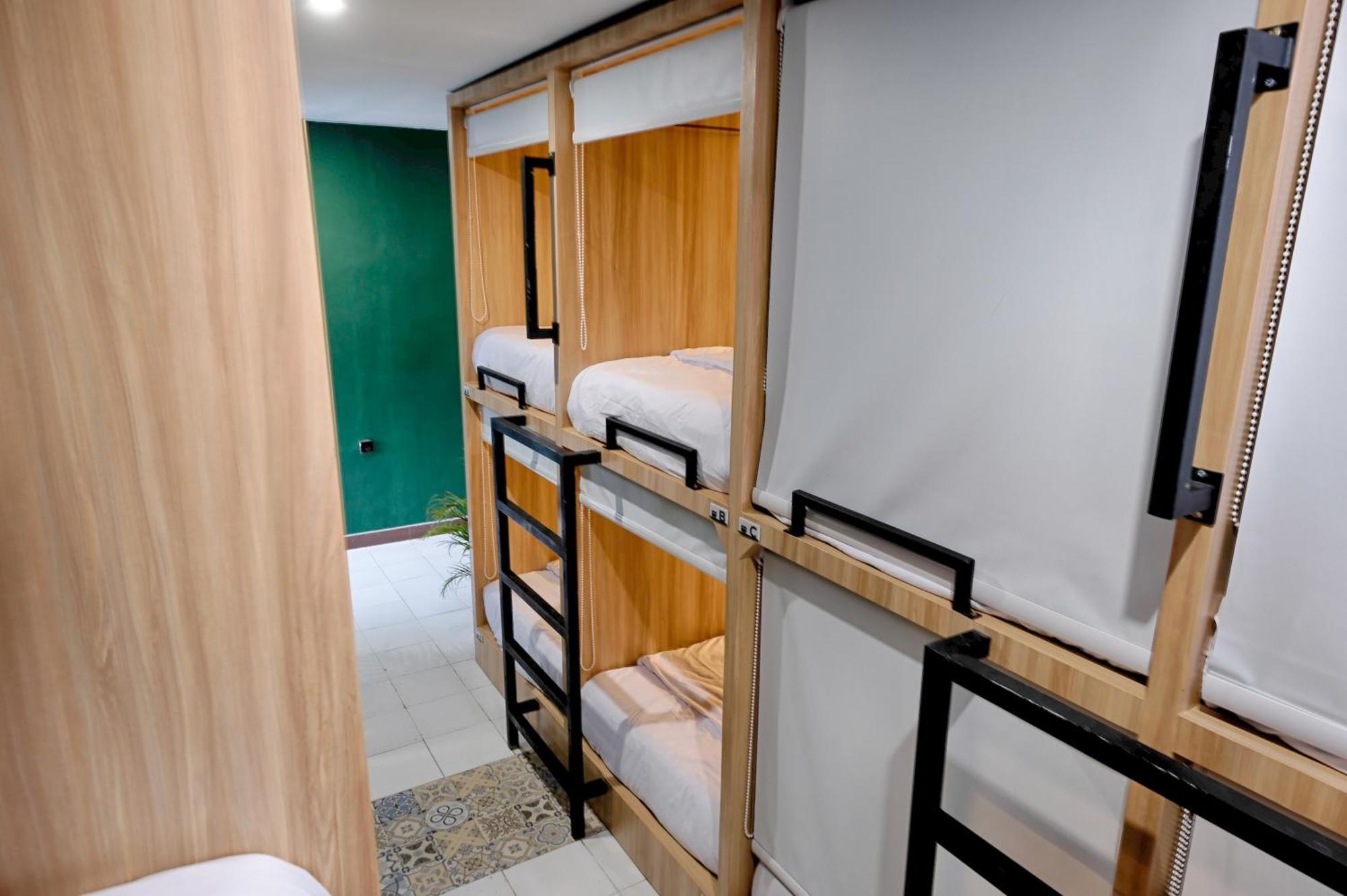 Hubs Hostel יוגיאקרטה מראה חיצוני תמונה